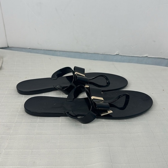 Michael Kors Kayden Jelly Bow Tie Thong Sandals in Black. Size 10. - Picture 2 of 9